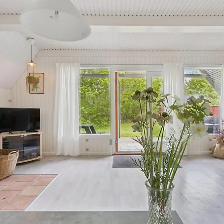Holiday home Maikel - 1km From The Sea By Interhome